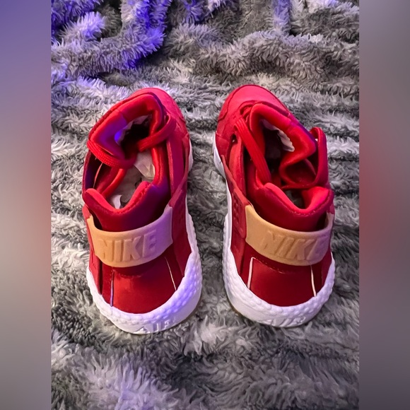 Nike Womens Air Huarache Run SD (red & gum sole) - Picture 4 of 11